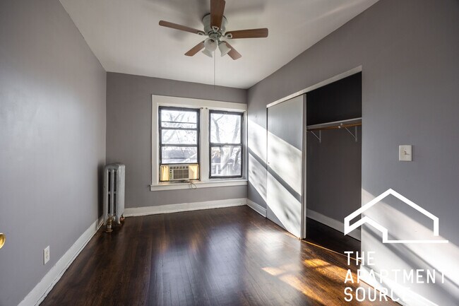 Building Photo - 3602 W Sunnyside Ave