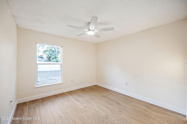 Building Photo - 320 Wisteria Ave NW