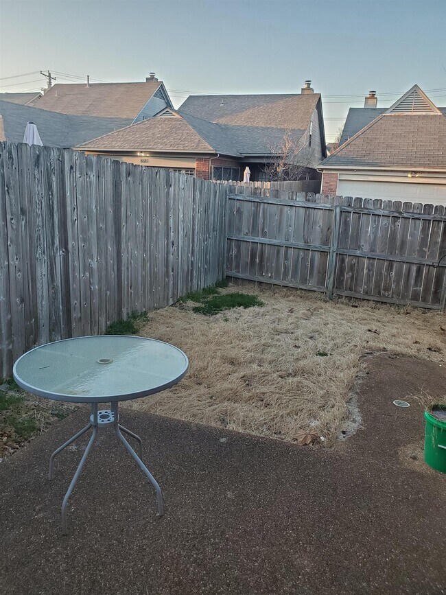 Building Photo - 8688 Eagle View Dr