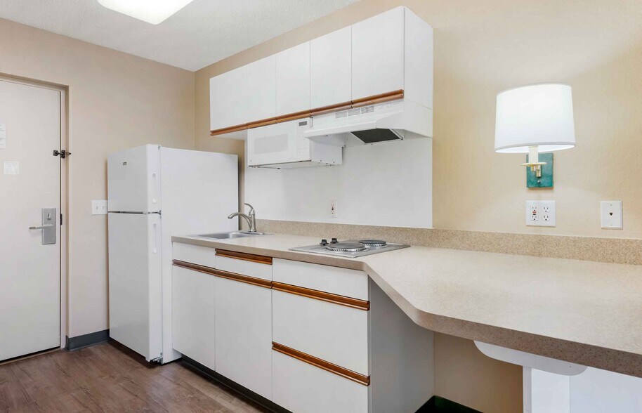 Building Photo - Furnished Studio-Orlando - Southpark - Equity Row