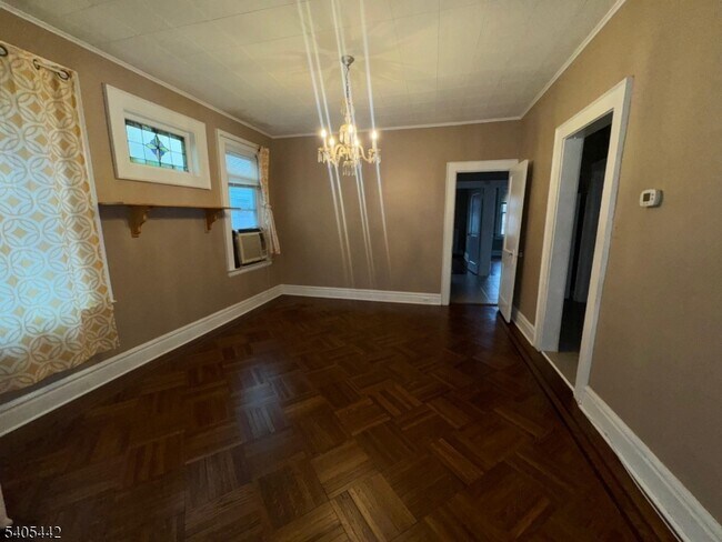 Building Photo - 742 Pennington St