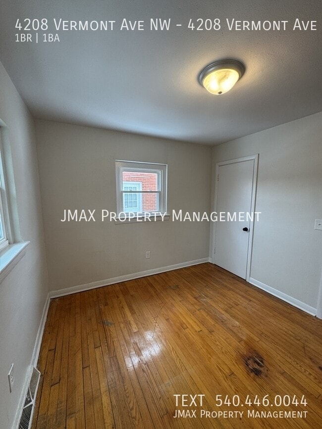 Building Photo - 4208 Vermont Ave NW