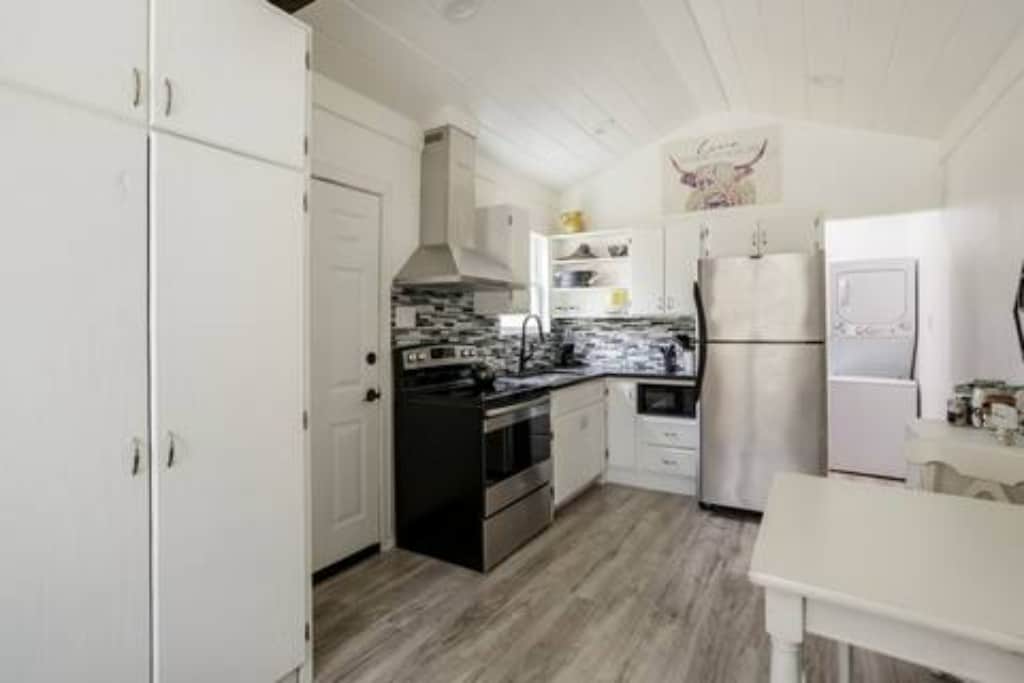 Full kitchen - 509 High Dr