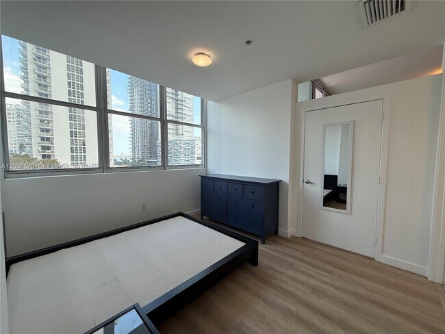 Building Photo - 2200 NE 4th Ave