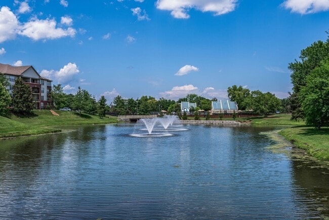 Building Photo - Awesome 2BE/2BA condo in Green Hills!