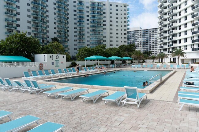 Building Photo - 3725 S Ocean Dr