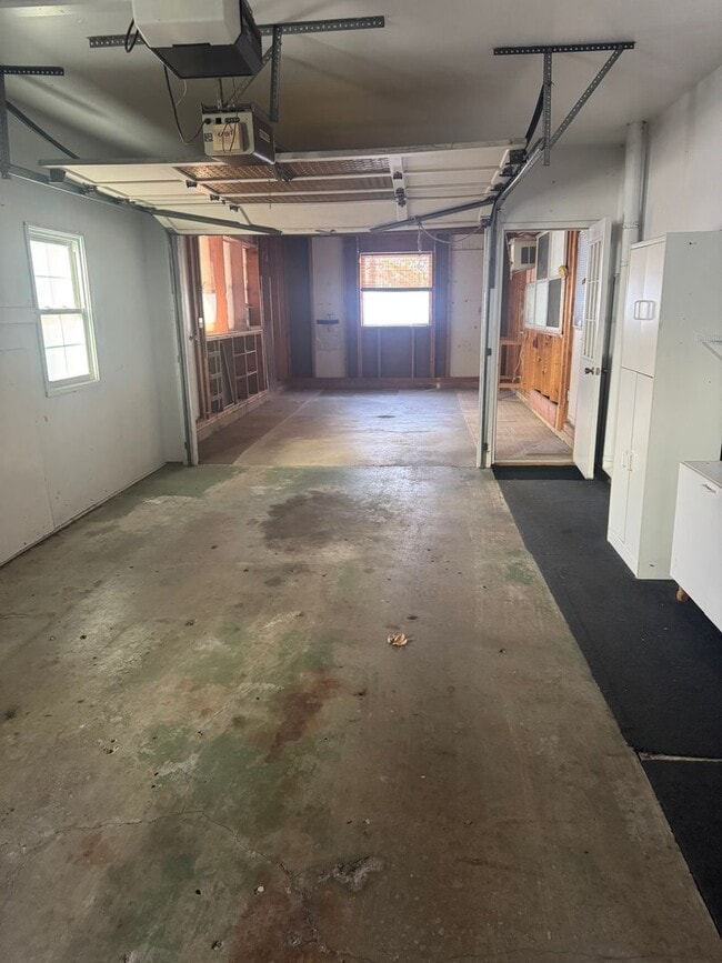 Building Photo - House across from Waverly Highschool!