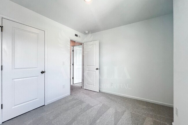 Building Photo - 1421 Jay Rd