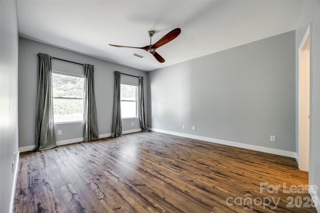 Building Photo - 440 Battery Cir