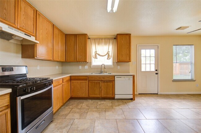 Building Photo - 6422 Mildenhall Ct