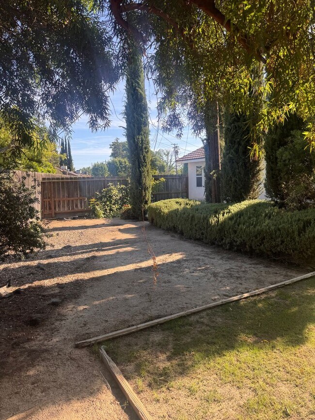 Building Photo - Charming 3 Bed/ 2 Bath Home. AVAILABLE NOW!!!!