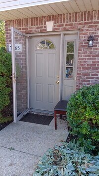 Building Photo - 3BR, 2.5BA end unit available August 1, 2025