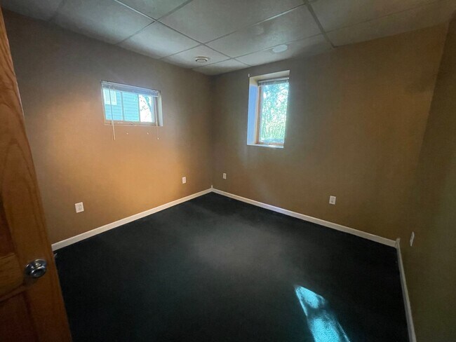 Building Photo - Incredible Lake Views-Spacious 6 Bedroom Home