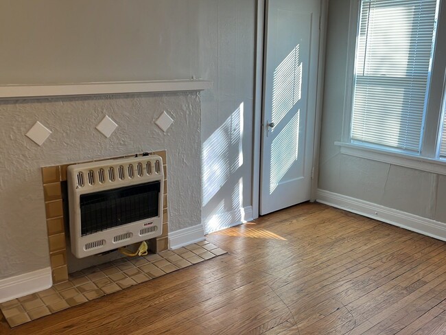 Building Photo - 1 bed 1 bath - Near Plaza District!
