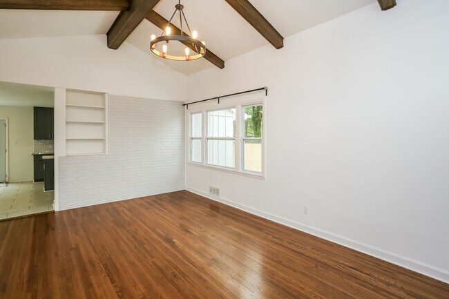 Building Photo - Beautiful 3 Bedroom single family home in ...