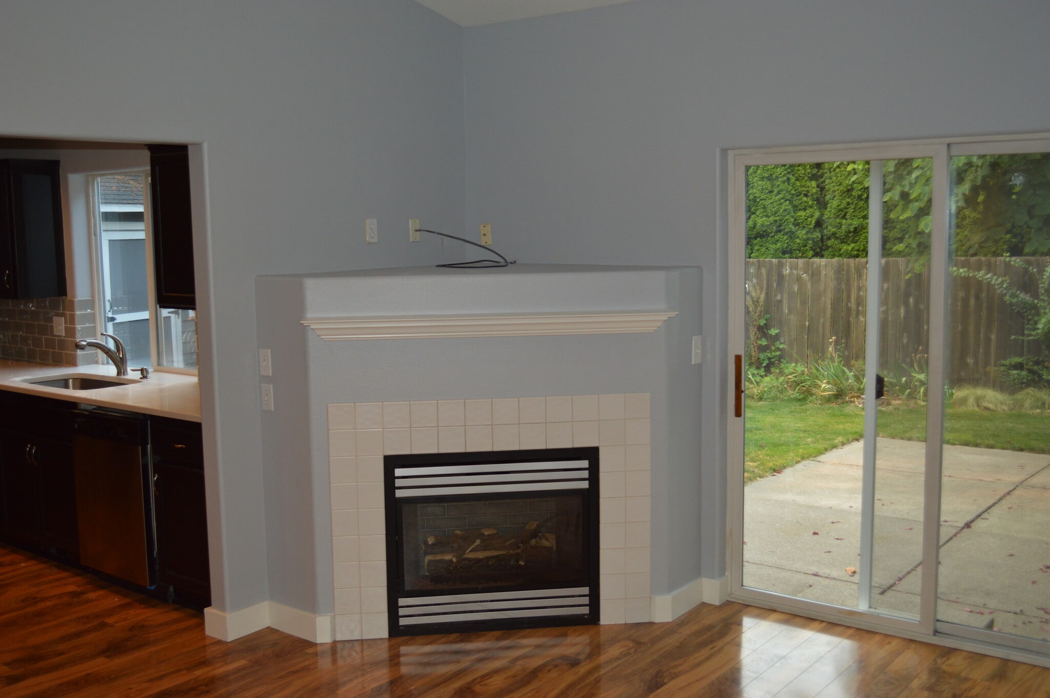 Gas fireplace - 16541 Southwest Daylily Street