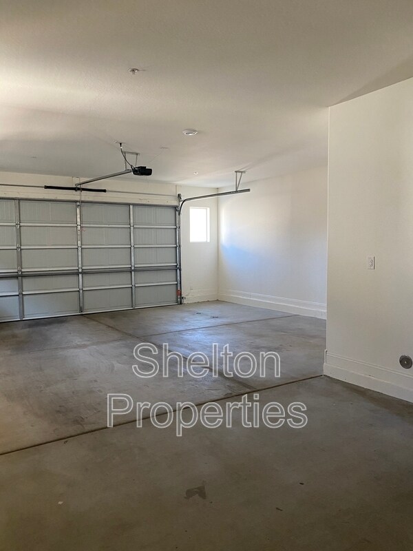 Building Photo - 1721 N Marketside Ave