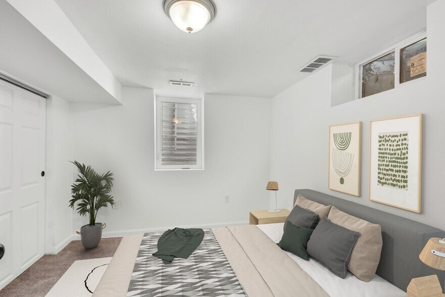 Building Photo - Move-in-ready Park Hill home with oversize...