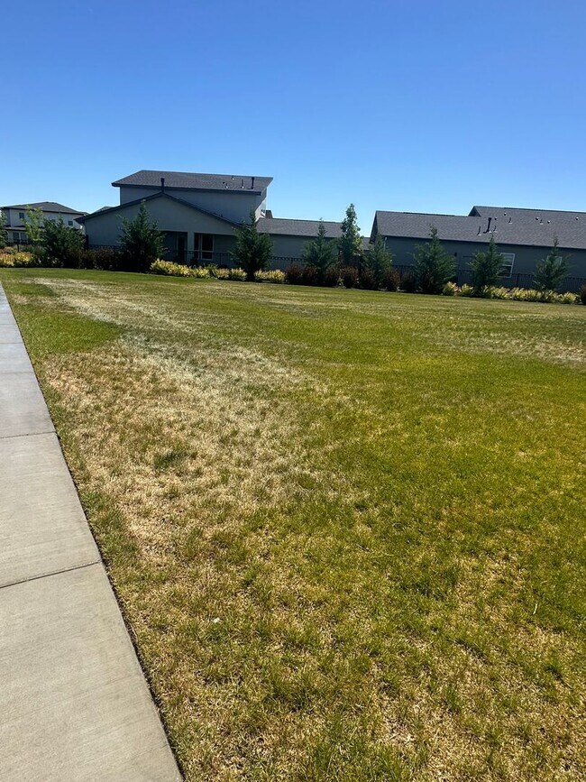 Building Photo - Riverstone: 3 Bedroom 3 Bath, Patio Home, ...
