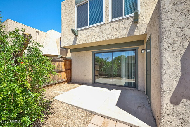 Building Photo - 6024 W Golden Ln