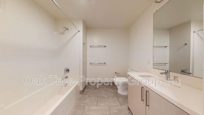 Building Photo - 532 Union St