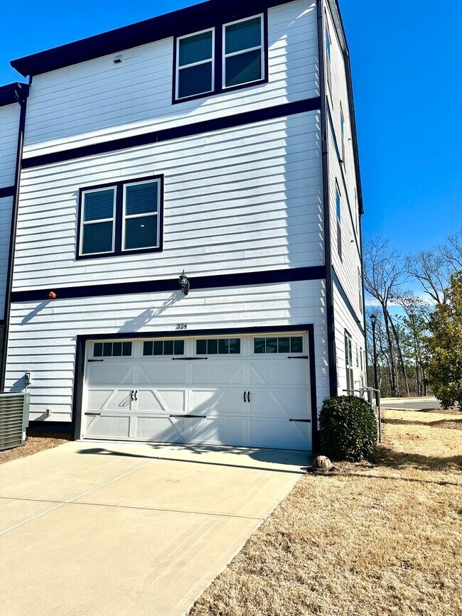 Building Photo - 4 bedroom, 3.5 bath townhouse in a swim community located in Woodstock, GA. Within walking distan...