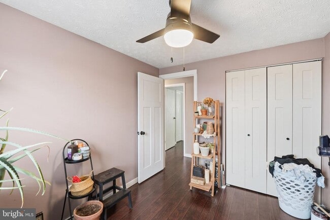 Building Photo - 117 Village Way