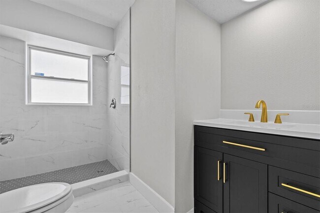 Building Photo - 310 Westwinds Dr E