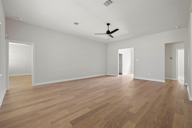 Building Photo - 3129 Banyan Dr