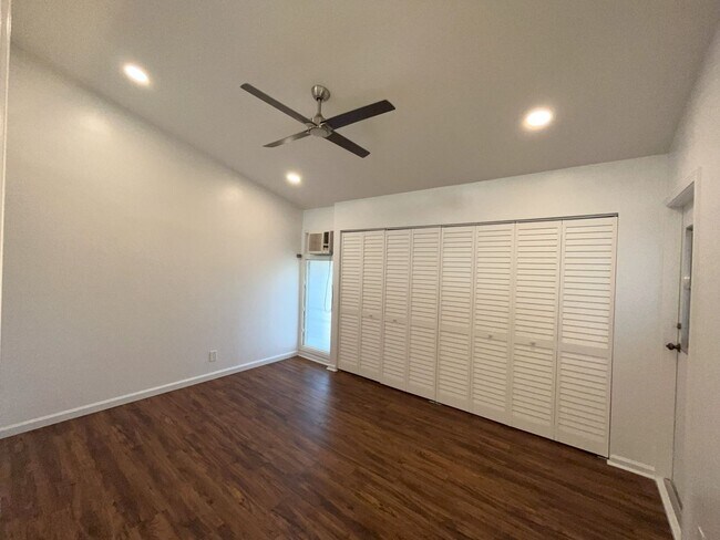 Building Photo - Renovated 3 bedroom, 2.5 bath split level ...