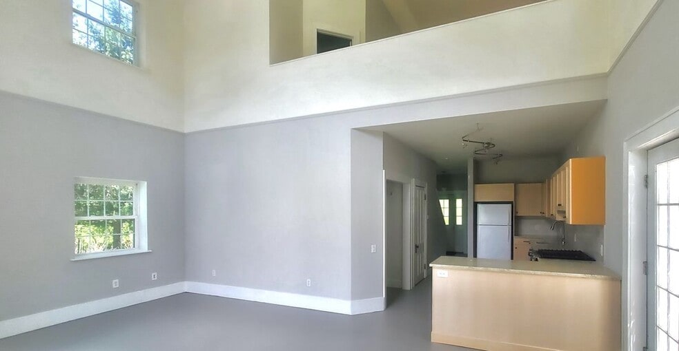 Building Photo - 15 Etna Rd
