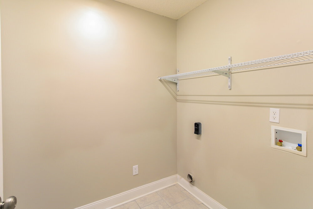 Building Photo - 717 S Lake Cunningham Ave