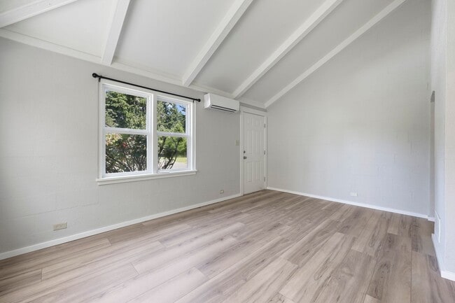 Building Photo - MOVE IN READY! A/C home with 2 bed, 1 bath...