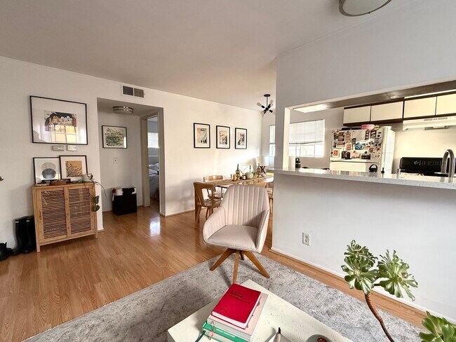 Building Photo - 2456 Arizona Ave