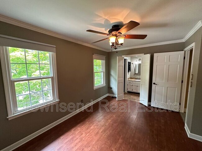 Building Photo - 204 Woodside Ave