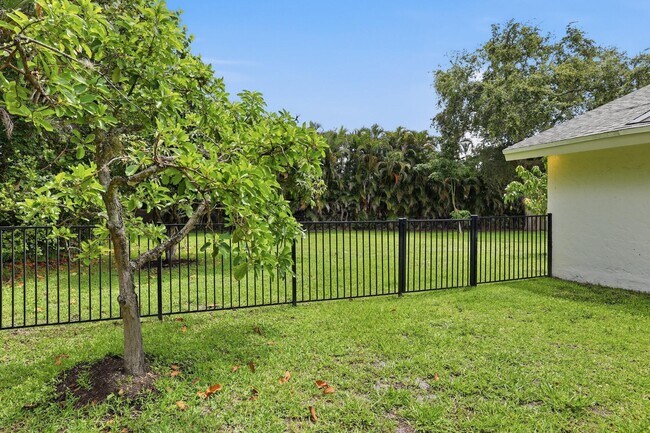 Building Photo - 15600 Rolling Meadows Cir