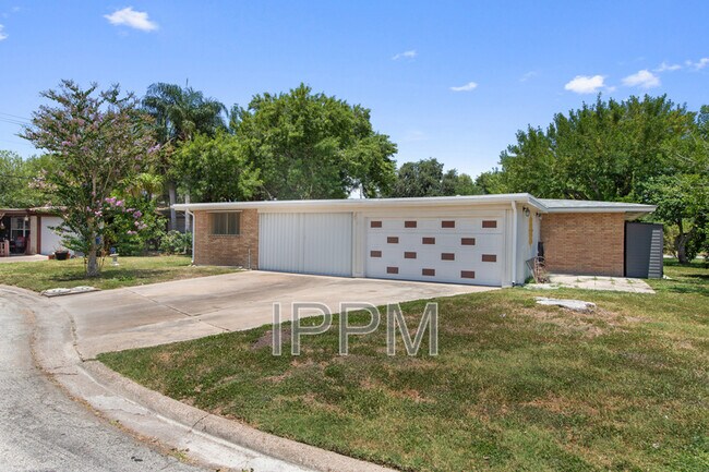 Building Photo - 5618 Ben Hogan Cir