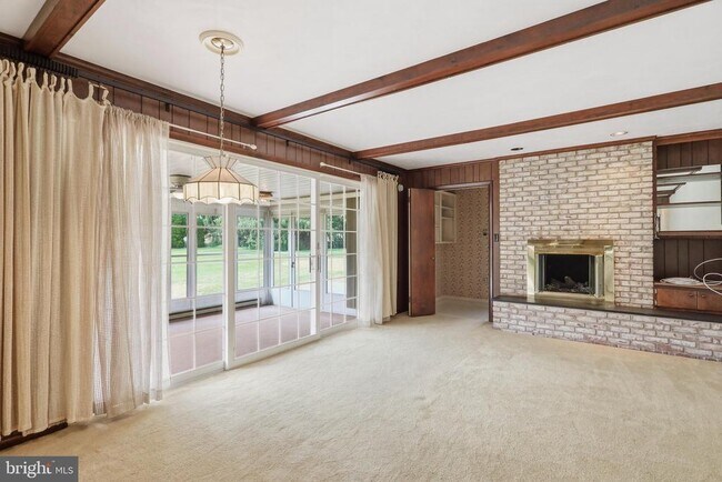 Building Photo - 11475 Pine Hill Dr