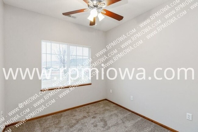 Building Photo - 1632 NW Prairie Lakes Dr