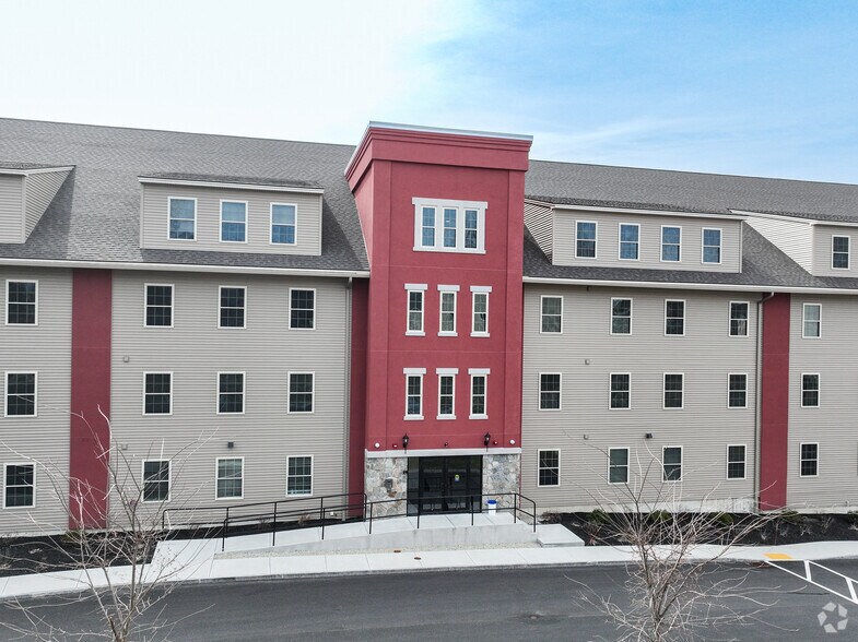 Building Photo - Fownes Mill-Large Rooms-Heated Garage-Welcome Home!