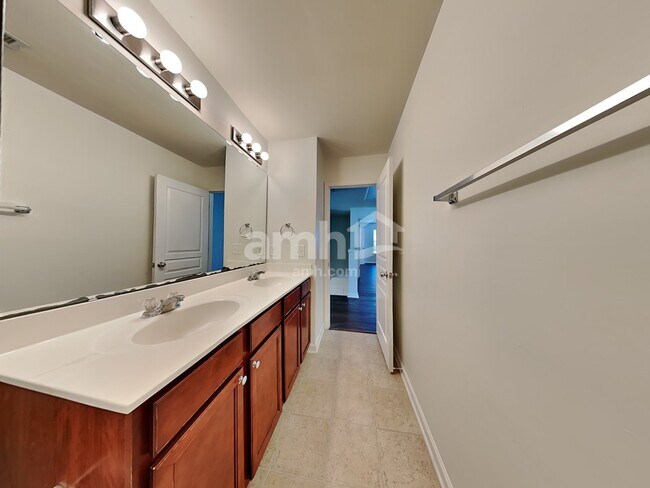 Building Photo - 8112 Hovingham Way