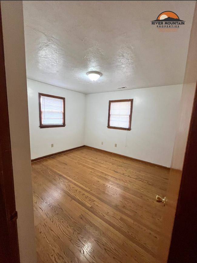 Building Photo - 3 Bedroom Home with Carport in Blacksburg