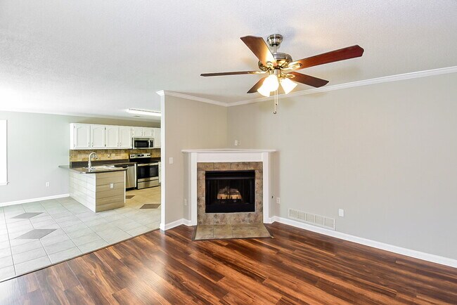 Building Photo - 401 Timber Way S