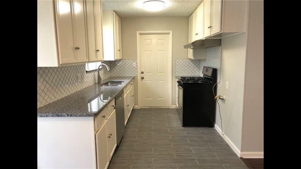 Building Photo - 6005 Whitley Rd