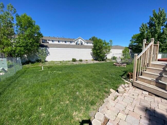 Building Photo - 3 Bedroom Townhome in South Fargo!!