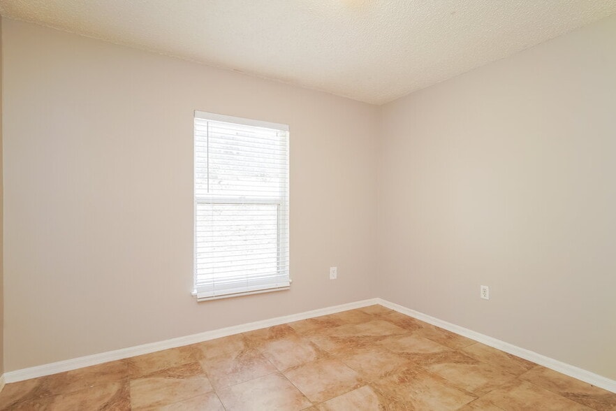 Building Photo - 1479 Muir Cir