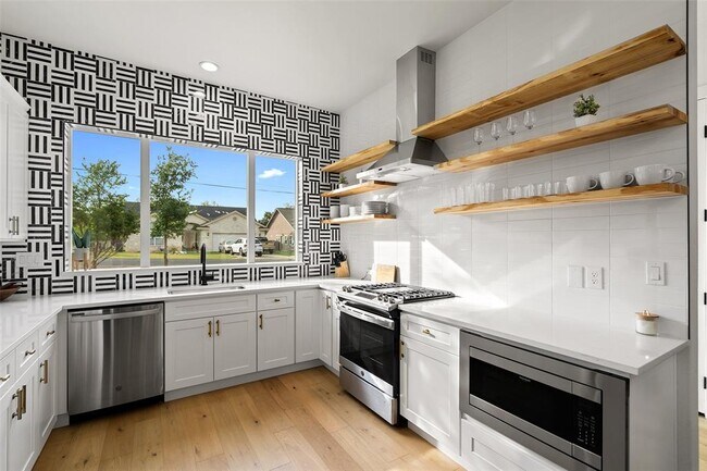 Building Photo - 2211 White Dove Pass