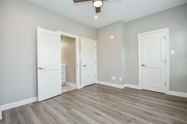 Building Photo - 5262 Ella Blvd