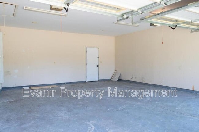 Building Photo - 113 Brittany Ln