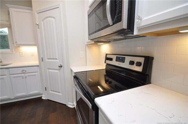 Building Photo - 84 Fairview St